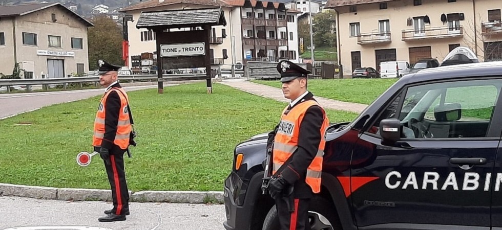 Ruba un'auto nel parcheggio, rintracciato e arrestato in poche ore un 34enne